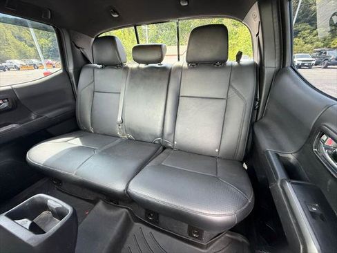 Certified 2022 Toyota Tacoma TRD Off-Road w/ TRD Premium Off Road Package AWD/4WD image 16