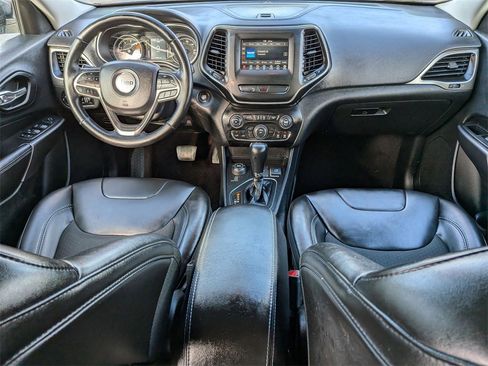 Used 2019 Jeep Cherokee Latitude Plus w/ Cold Weather Group image 17