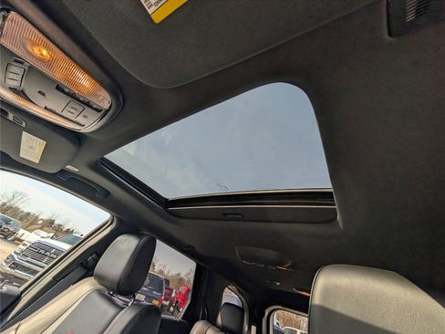 Used 2022 Dodge Durango R/T w/ Blacktop Package image 32