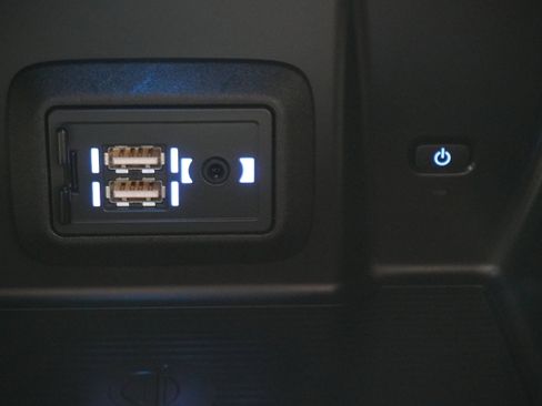 Used 2021 Toyota Venza Limited w/ Advanced Technology Package image 24