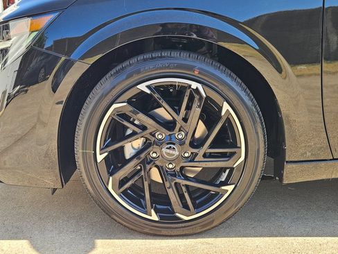 New 2026 Nissan Sentra SR w/ SR Premium Package FWD image 27