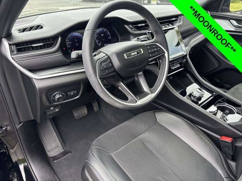 Used 2023 Jeep Grand Cherokee Altitude AWD/4WD image 9