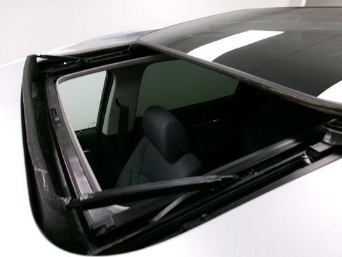 Used 2021 Buick Enclave Essence image 4