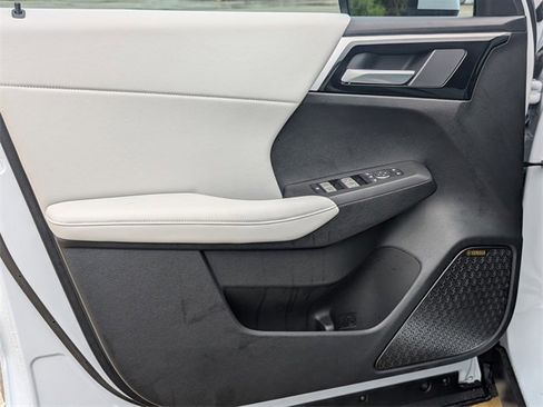 New 2025 Mitsubishi Outlander SE image 10