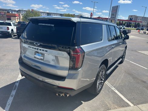 Used 2025 Chevrolet Suburban Z71 AWD/4WD image 5
