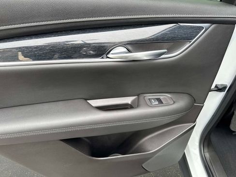 Certified 2022 Cadillac XT5 Premium Luxury w/ LPO, Floor Liner Package AWD/4WD image 10