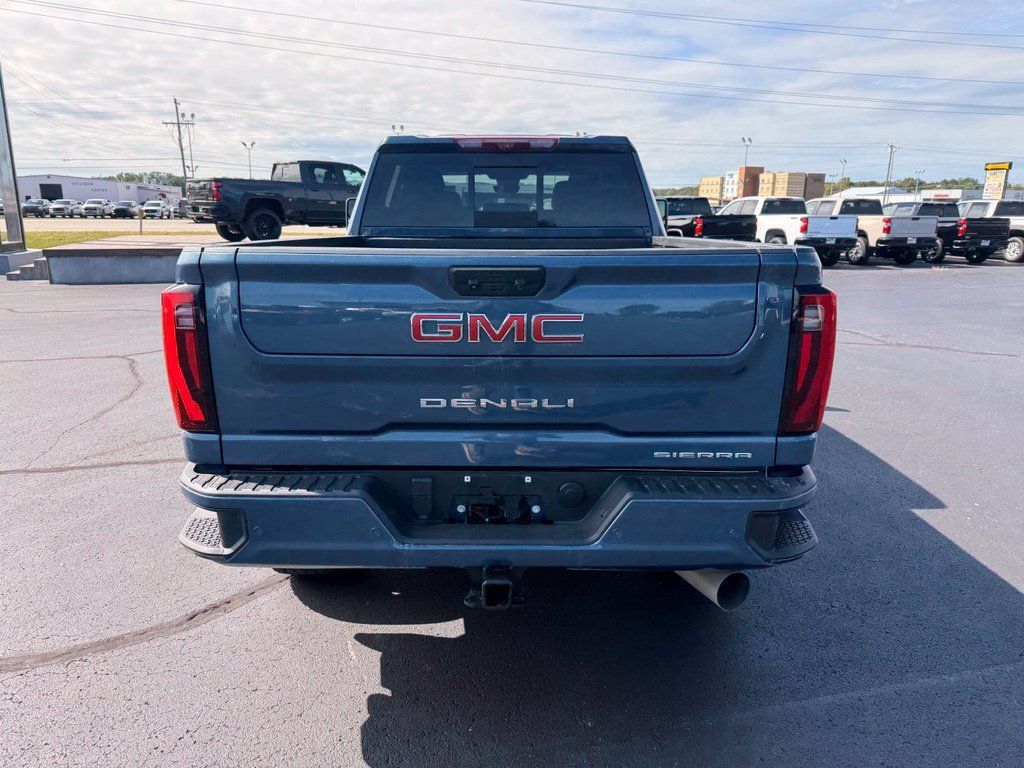 Used 2025 GMC Sierra 2500 Denali w/ Technology Package AWD/4WD image 4