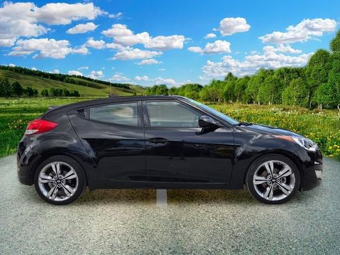 Used 2017 Hyundai Veloster Value Edition FWD image 7
