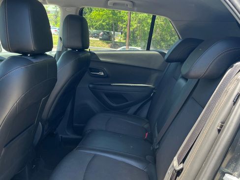 Used 2017 Chevrolet Trax LT w/ LT Convenience Package FWD image 10