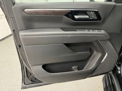 Used 2025 Chevrolet Tahoe LT image 17