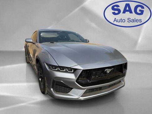 Used 2024 Ford Mustang Coupe RWD image 2