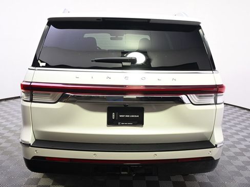 Used 2024 Lincoln Navigator Reserve AWD/4WD image 5