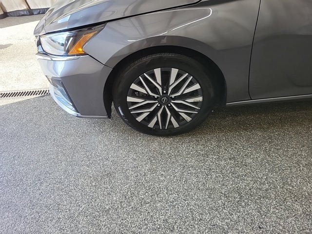 Used 2024 Nissan Altima 2.5 SV FWD image 3