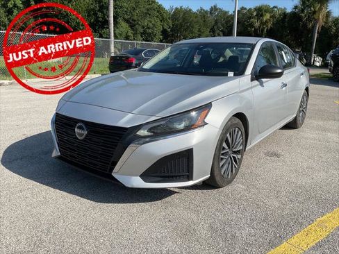 Used 2024 Nissan Altima 2.5 SV FWD image 1