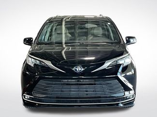 Used 2023 Toyota Sienna Limited FWD video 3