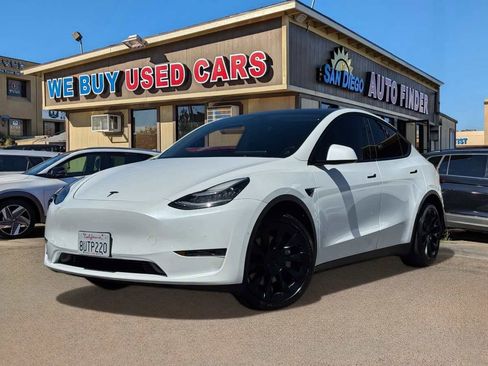 Used 2020 Tesla Model Y Long Range image 2