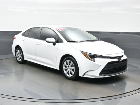 Used 2024 Toyota Corolla LE FWD image 8