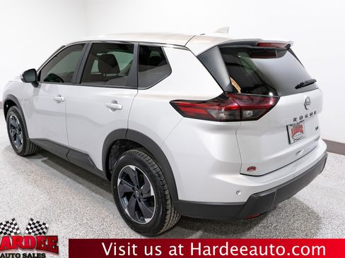 Used 2024 Nissan Rogue SV FWD image 3