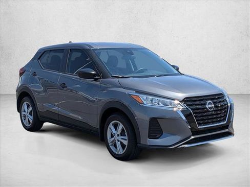 Used 2025 Nissan Kicks Play S FWD image 3