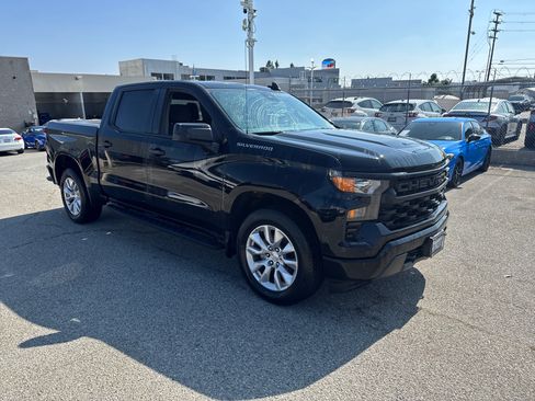 Used 2022 Chevrolet Silverado 1500 Custom RWD image 2