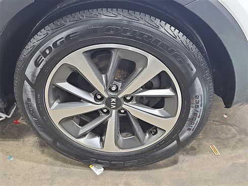 Used 2019 Kia Sorento EX image 39