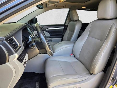 Used 2015 Toyota Highlander XLE FWD image 10