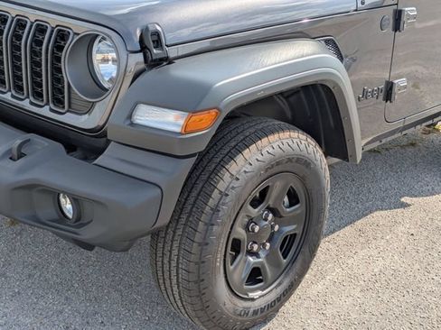 Used 2025 Jeep Wrangler Sport AWD/4WD image 9
