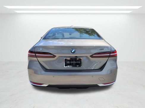 New 2026 BMW i5 eDrive40 w/ Premium Package RWD image 5