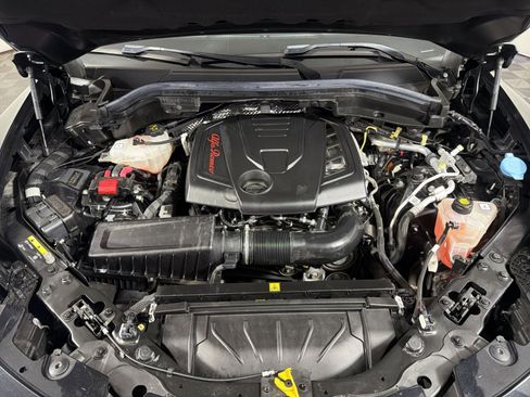 Used 2023 Alfa Romeo Stelvio Ti image 28