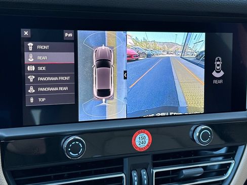 Certified 2026 Porsche Macan AWD/4WD image 24