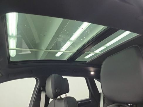 Used 2024 Porsche Macan AWD/4WD image 24