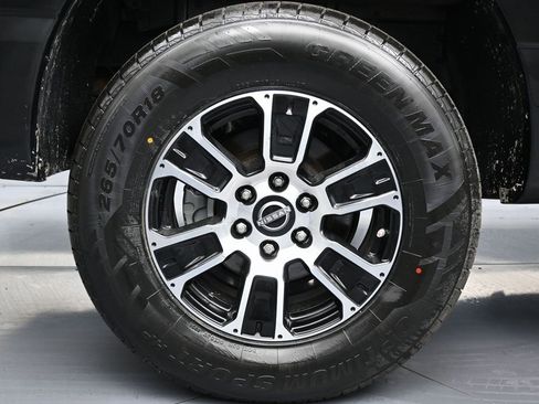 Used 2023 Nissan Titan SV image 11