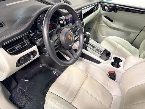 Certified 2023 Porsche Macan AWD/4WD image 4