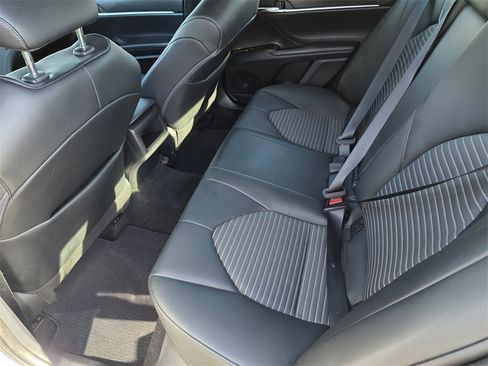 Used 2022 Toyota Camry SE image 16
