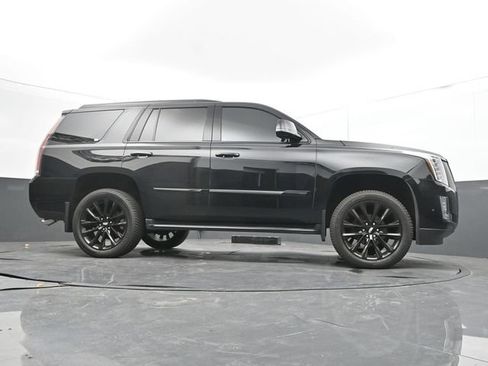Used 2020 Cadillac Escalade Luxury w/ Escalade Sport Edition AWD/4WD image 47