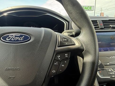 Used 2020 Ford Fusion SE image 27