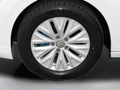 Used 2019 Volkswagen Jetta R-Line image 32