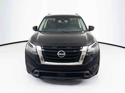 Used 2025 Nissan Pathfinder SV AWD/4WD image 2