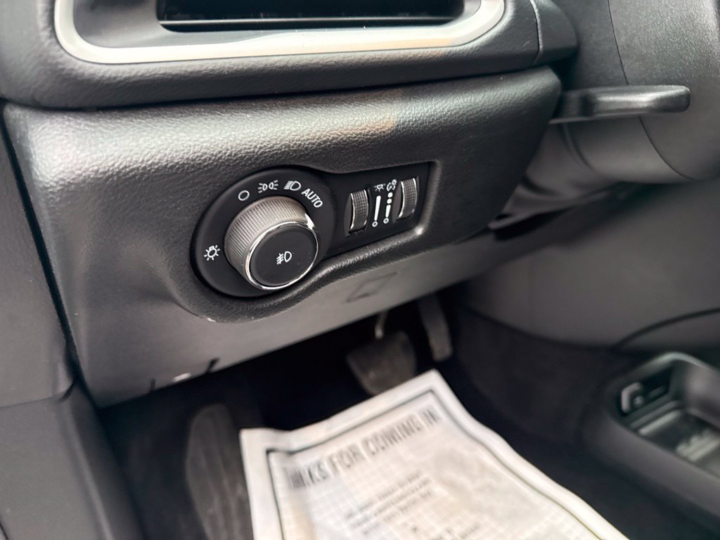 Used 2026 Chrysler Pacifica Select FWD image 23