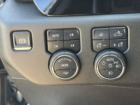 Used 2025 Chevrolet Silverado 2500 LTZ AWD/4WD image 17