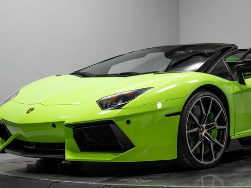 Used 2015 Lamborghini Aventador LP 700-4 image 5