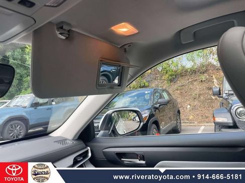 Used 2023 Toyota Highlander XLE AWD/4WD image 30