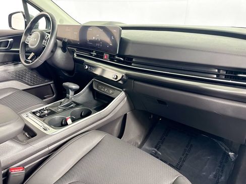 Used 2025 Kia Carnival SX Prestige FWD image 39