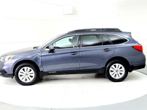 Used 2017 Subaru Outback 2.5i Premium image 3
