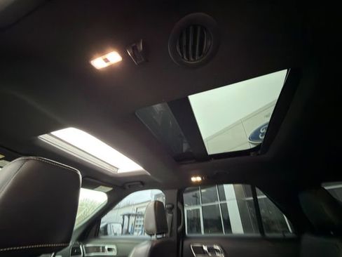 Used 2018 Ford Explorer Platinum image 15