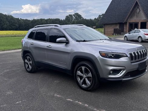 Used 2019 Jeep Cherokee Limited AWD/4WD image 2