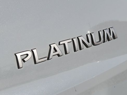 Used 2024 Nissan Rogue Platinum image 8