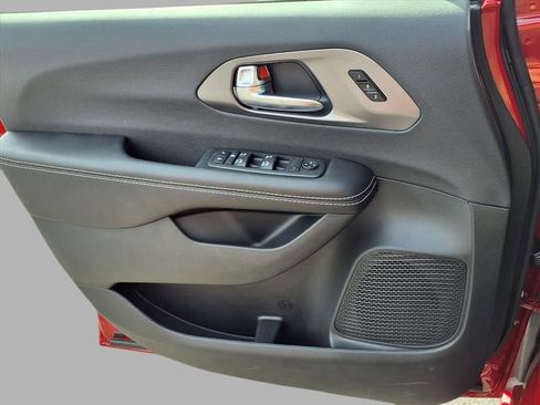 New 2026 Chrysler Pacifica Select image 16