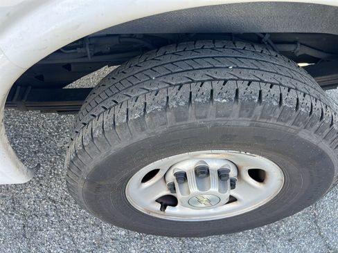 Used 2020 Chevrolet Express 3500 w/ Driver Convenience Package image 22