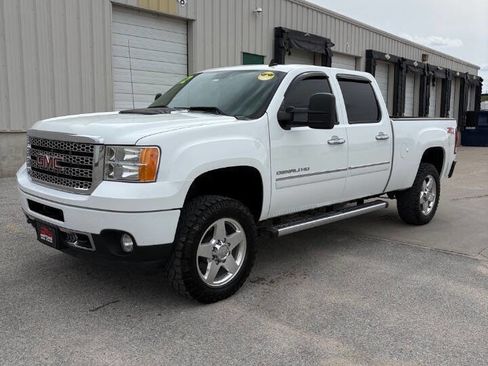 Used 2012 GMC Sierra 2500 Denali w/ Suspension Package, Off-Road AWD/4WD image 3